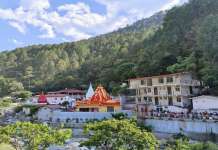 कैंची धाम में वाहनों का भारी दबाव: सुबह से लगा मीलों लंबा जाम, जनजीवन अस्त-व्यस्त