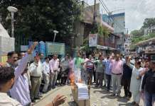 प्रधानमंत्री नरेंद्र मोदी के खिलाफ अभद्र टिप्पणी करने पर आया राजनैतिक भूचाल, कांग्रेस विधायक का पुतला जलाया।